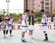 包含胶东猛虎队守住胜果燕山猛虎队，拳击大师赛上演裁判判罚引热议！反击锐度十足的词条